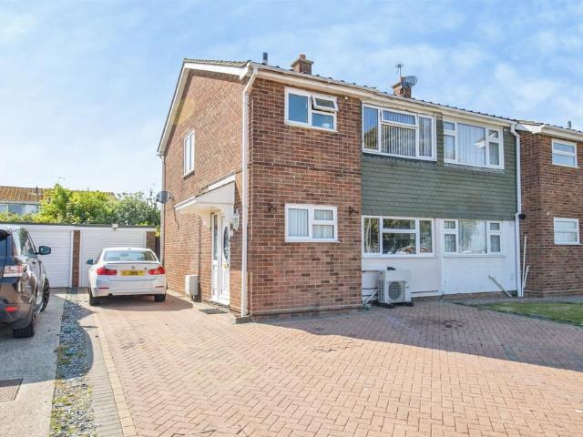 House for sale in Dale Hill, Essex