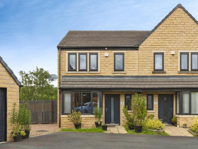 House for sale in Cowlersley, West Yorkshire