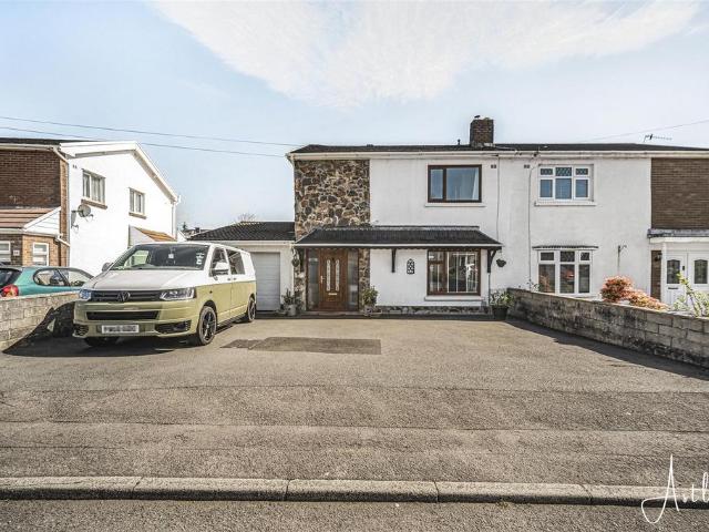 House for sale in Caewern, Neath