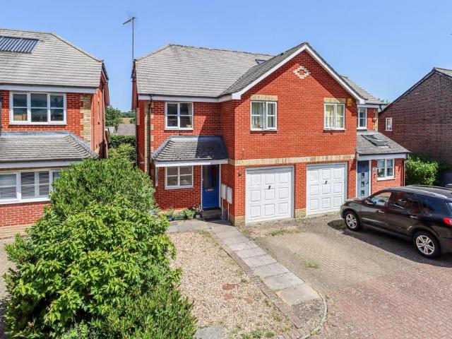 House for sale in Roundwood, Five Acres