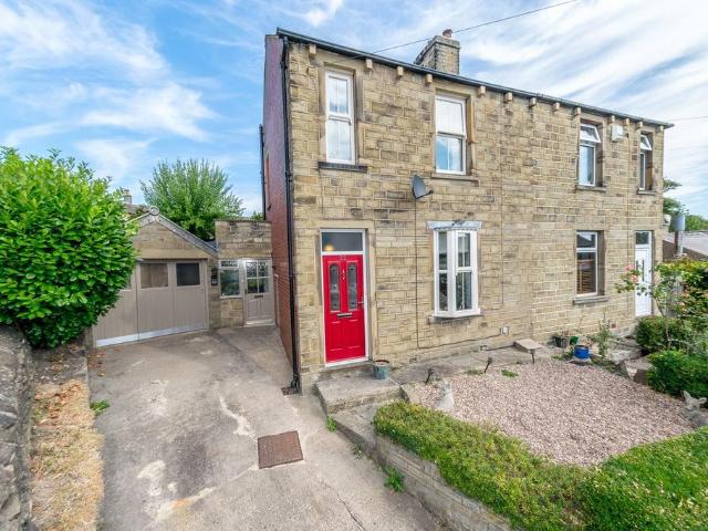 House for sale in Shelley, Skelmanthorpe