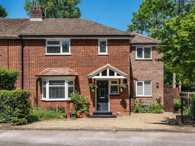 House for sale in The Butts, Kent