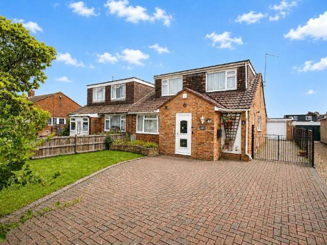 House for sale in Barton-le-clay, Bedfordshire