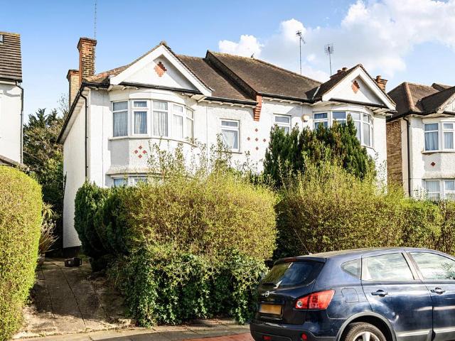 House for sale in West Finchley, Greater London