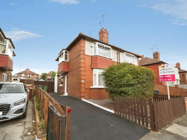 House for sale in Farnley, West Yorkshire