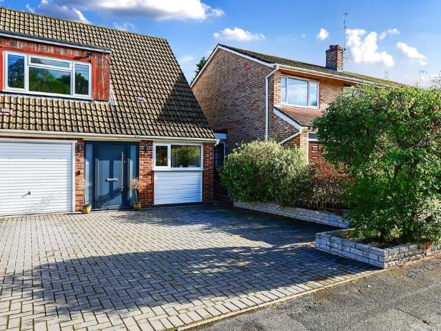 House for sale in Blackwater, Hart