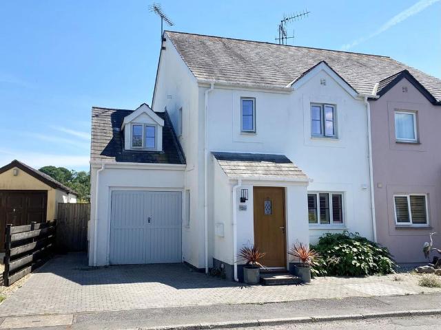 House for sale in Llanbadoc, Wales