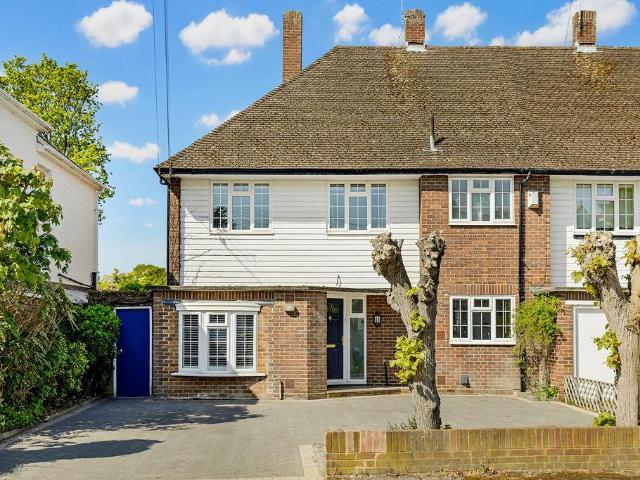 House for sale in Lower Green Esher, Blackhills