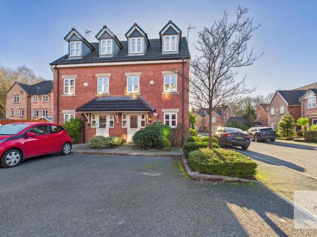 House for sale in Kirklees, Bury