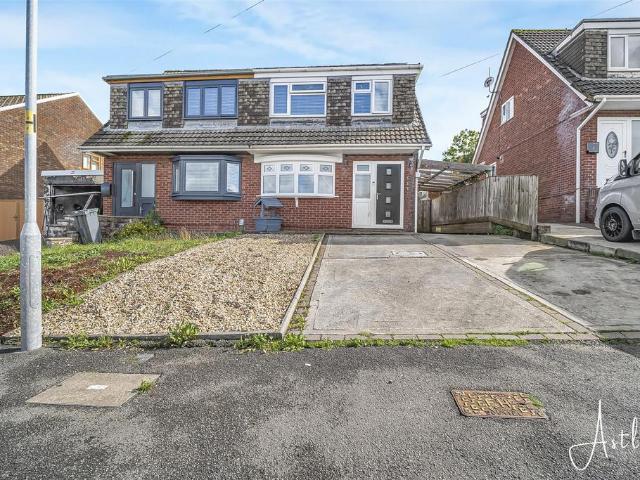 House for sale in Cimla, Neath
