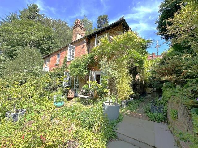 House for sale in Fole, Surrey