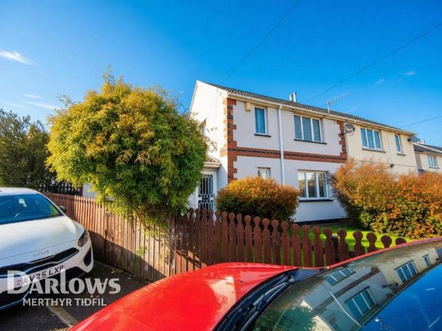 House for sale in Cefn-coed-y-cymmer, Trefechan