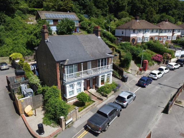 House for sale in River, Ash