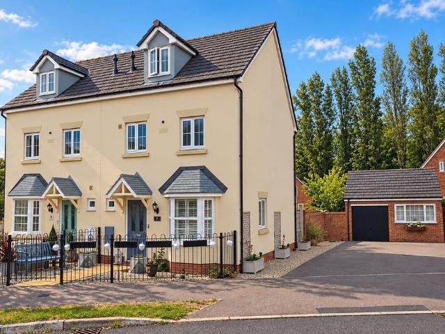 House for sale in Kingsway, Gloucester