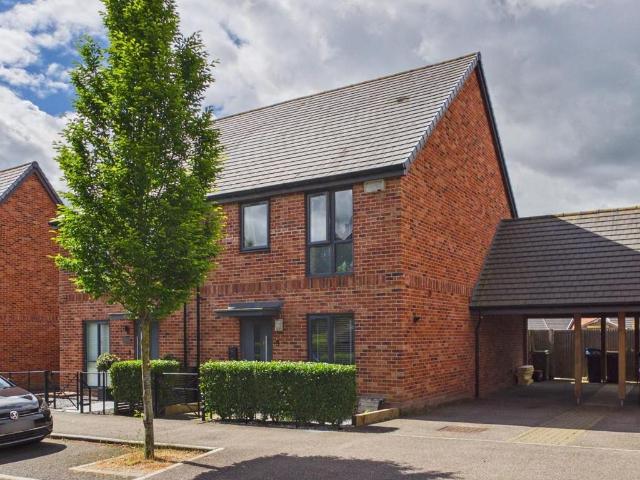 House for sale in Godinton Park, Bridgefield