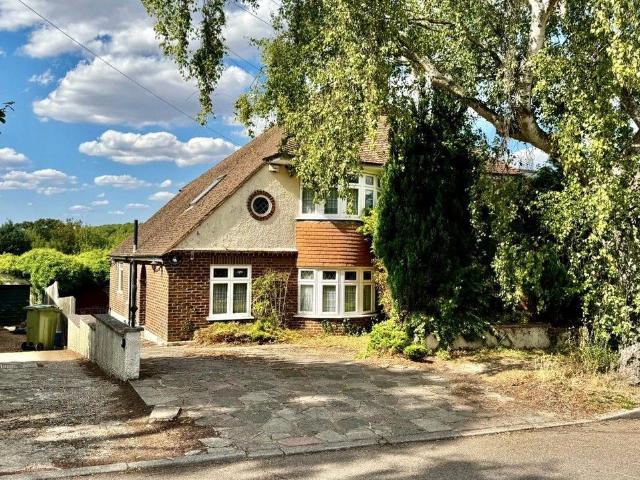 House for sale in The Butts, Kent