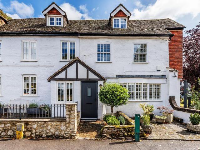 House for sale in Hillview, Surrey