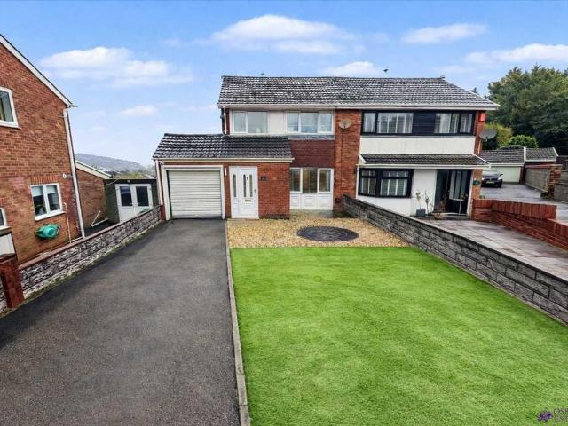 House for sale in Tonyrefail, Coedely