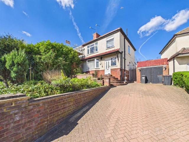 House for sale in London Borough of Croydon, Forestdale