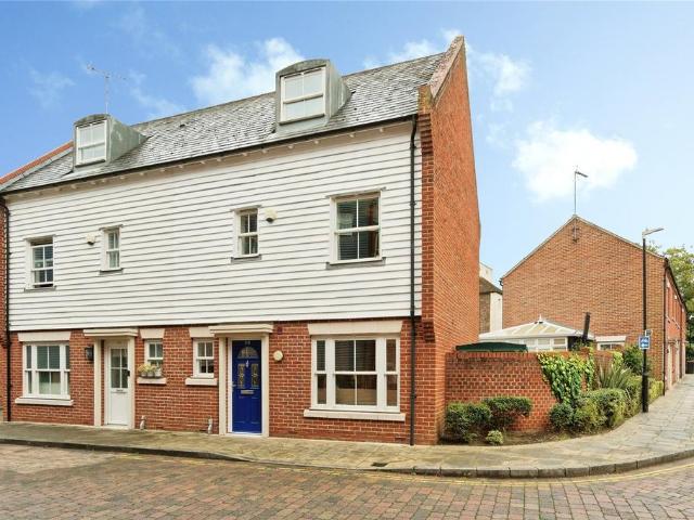 House for sale in Barracks, Canterbury