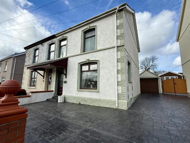 House for sale in Llannon, Cefneithin
