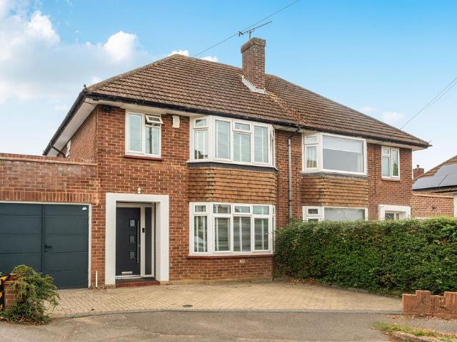 House for sale in Pachesham Park, Surrey