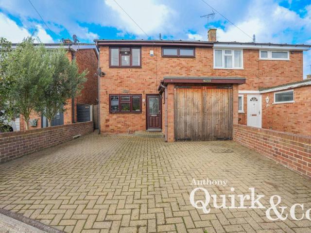 House for sale in Winter Gardens, Essex
