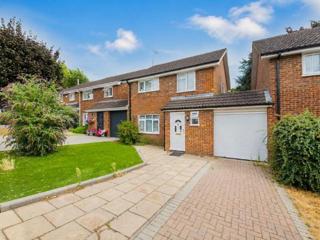 House for sale in Heol-las, Surrey