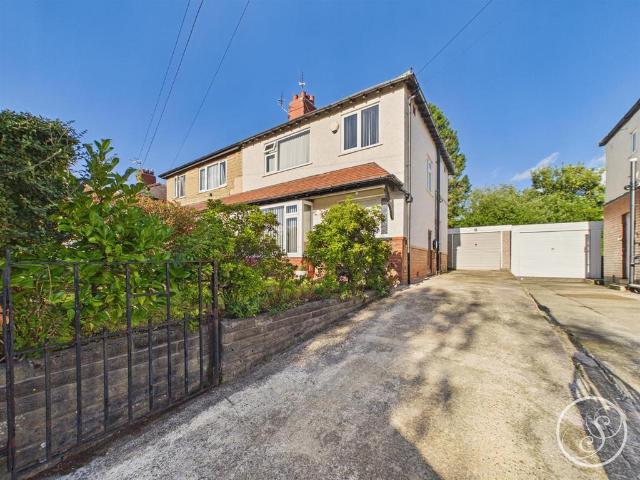 House for sale in Oakwood, West Yorkshire
