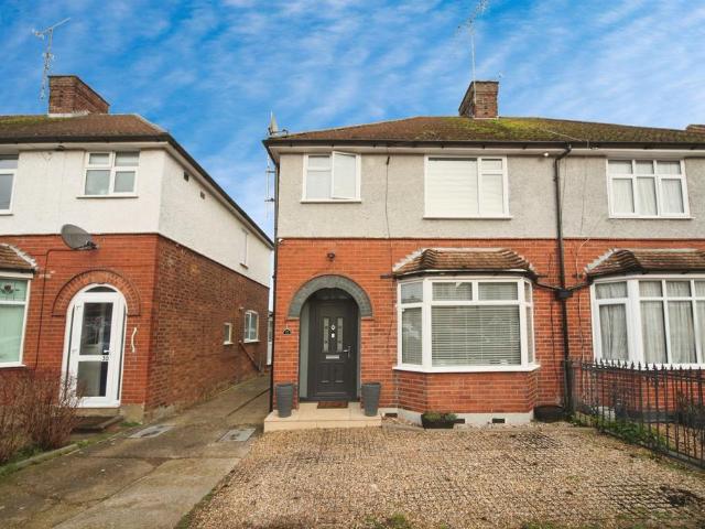 House for sale in Woodside Estate, Houghton Regis