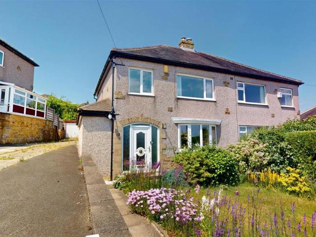 House for sale in Claremount, Northowram