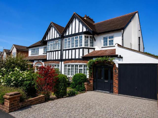 House for sale in Carshalton Beeches, Greater London