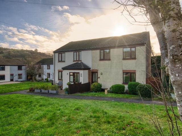 House for sale in Froggatt, East Midlands