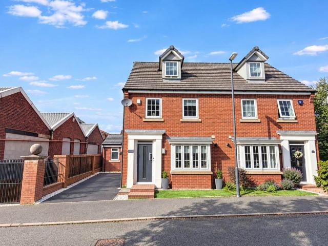 House for sale in Low Crompton, Oldham