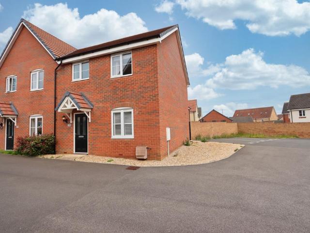 House for sale in Priors Hall Park, Weldon