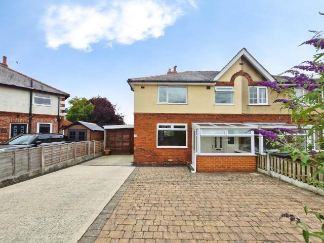 House for sale in Farsley, West Yorkshire