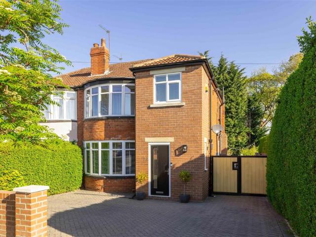 House for sale in Roundhay, West Yorkshire
