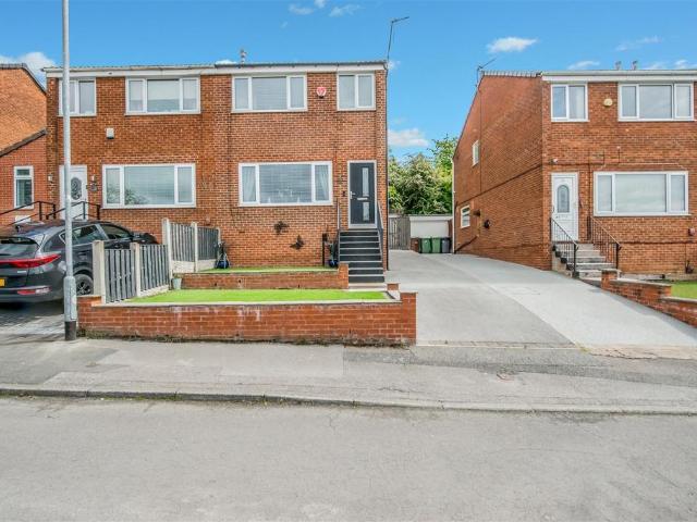 House for sale in Farnley, West Yorkshire