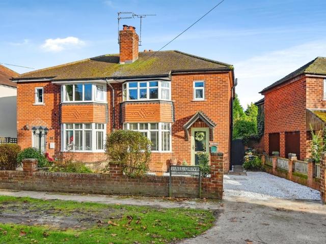 House for sale in Froggatt, East Midlands