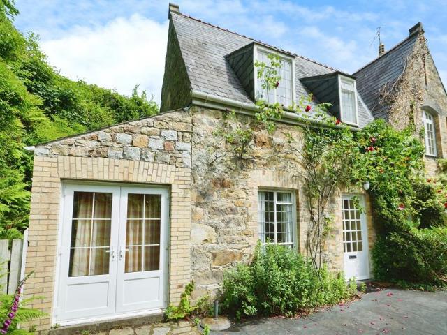 House for sale in Llanbedrog, Wales