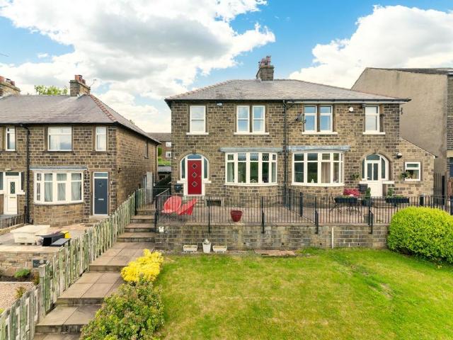 House for sale in Armitage Bridge, West Yorkshire