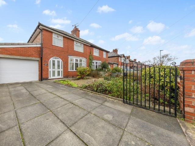 House for sale in Hood Manor, Warrington