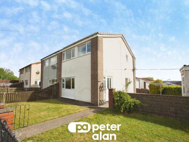House for sale in Tredomen, Cefn Hengoed