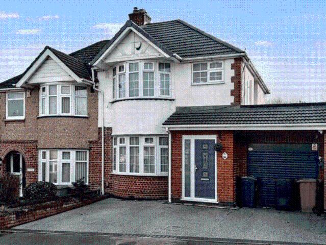 House for sale in Spring Park, Luton
