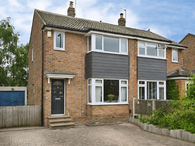 House for sale in Cookridge, West Yorkshire