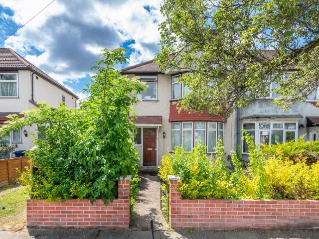 House for sale in London Borough of Ealing, Perivale