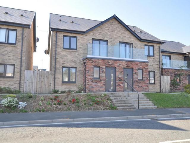 House for sale in Kidwelly, Wales