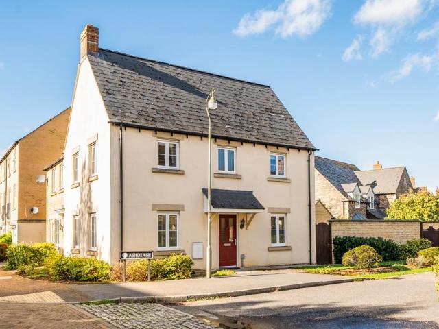 House for sale in Carterton, West Oxfordshire
