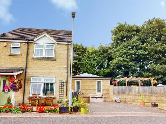 House for sale in Low Moor, West Yorkshire