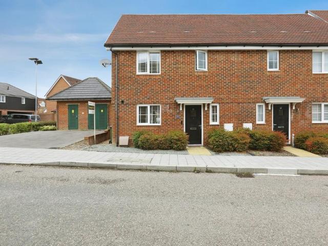 House for sale in Kilnwood Vale, Horsham